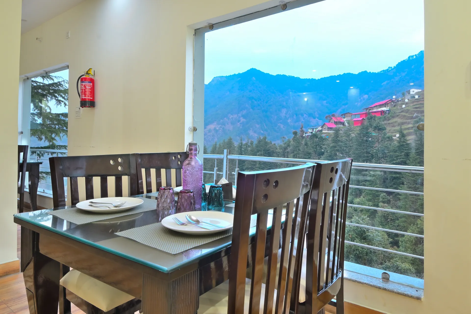 Hotel Dhanolti View by LA Riqueza Restaurant