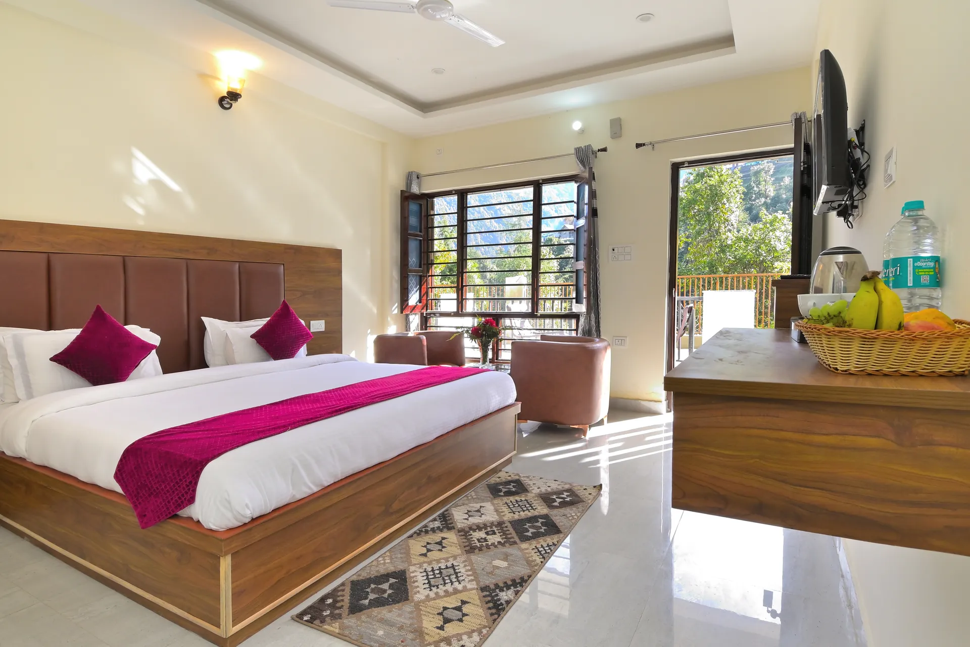 Hotel Dhanolti View by LA Riqueza Room