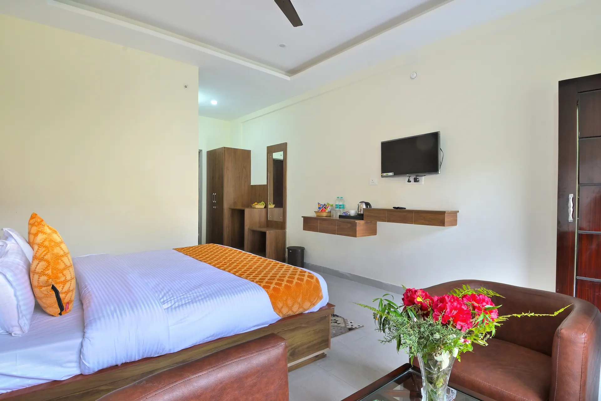Hotel Dhanolti View by LA Riqueza Room