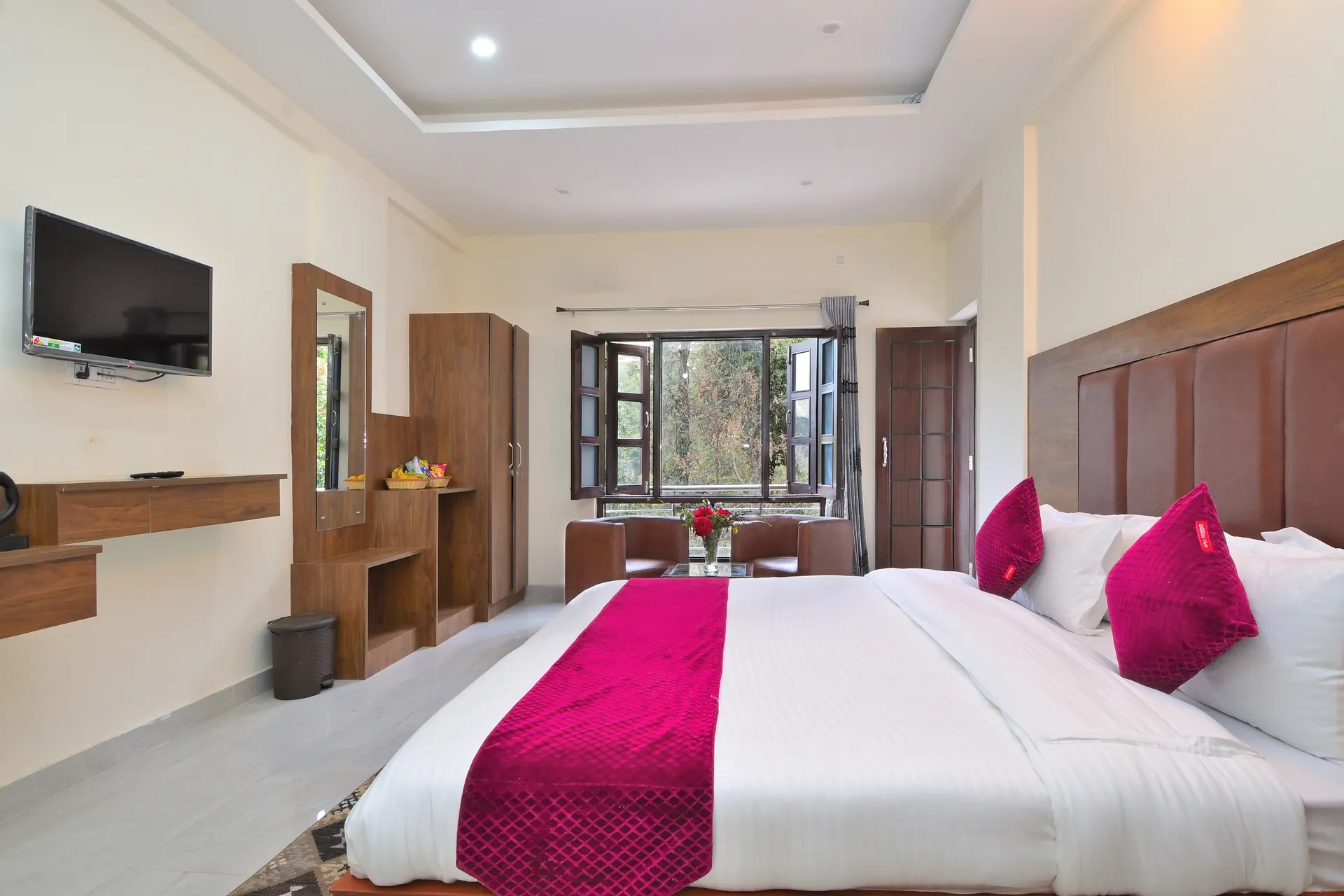 Hotel Dhanolti View by LA Riqueza Room