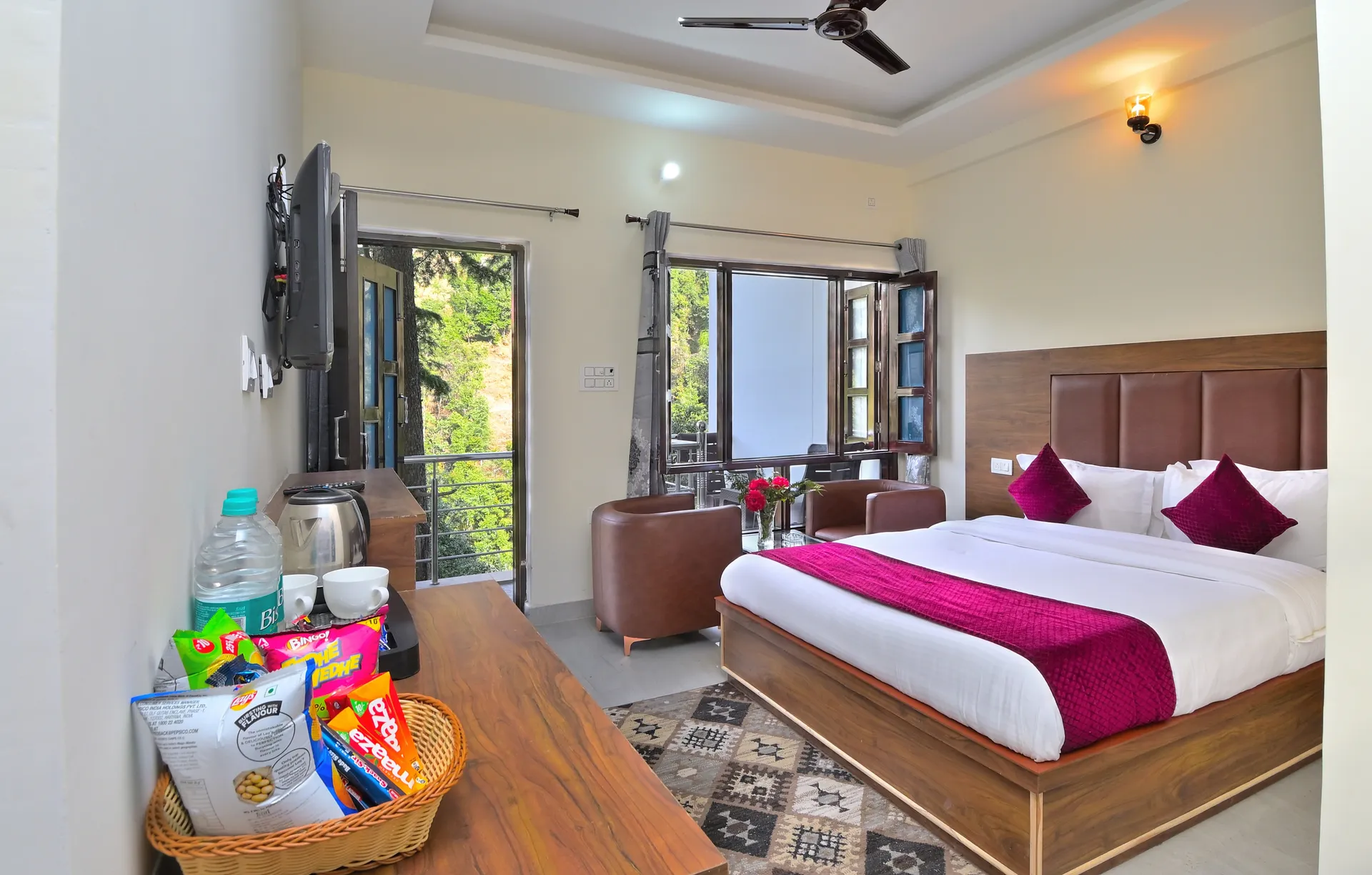 Hotel Dhanolti View by LA Riqueza Room