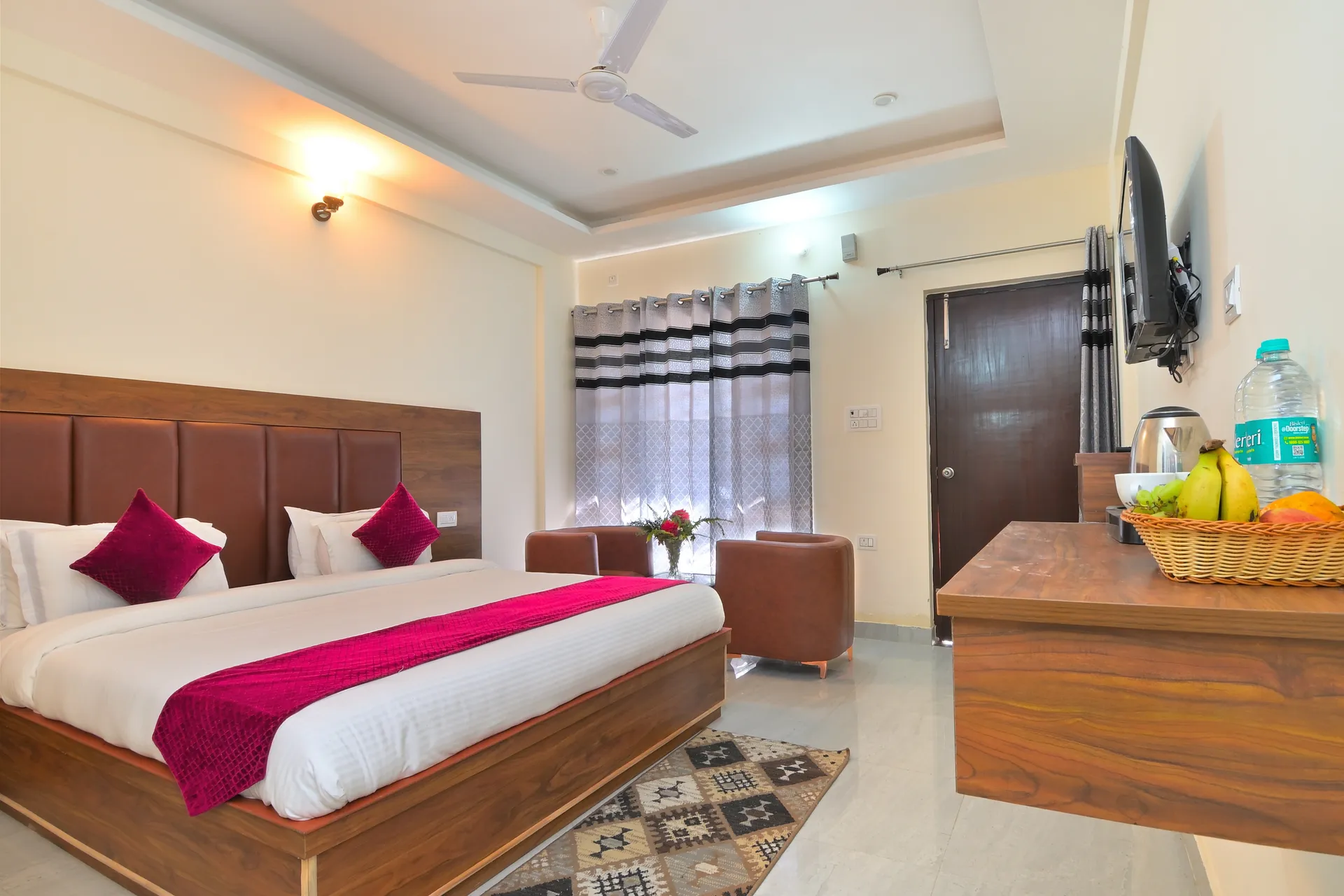 Hotel Dhanolti View by LA Riqueza Room