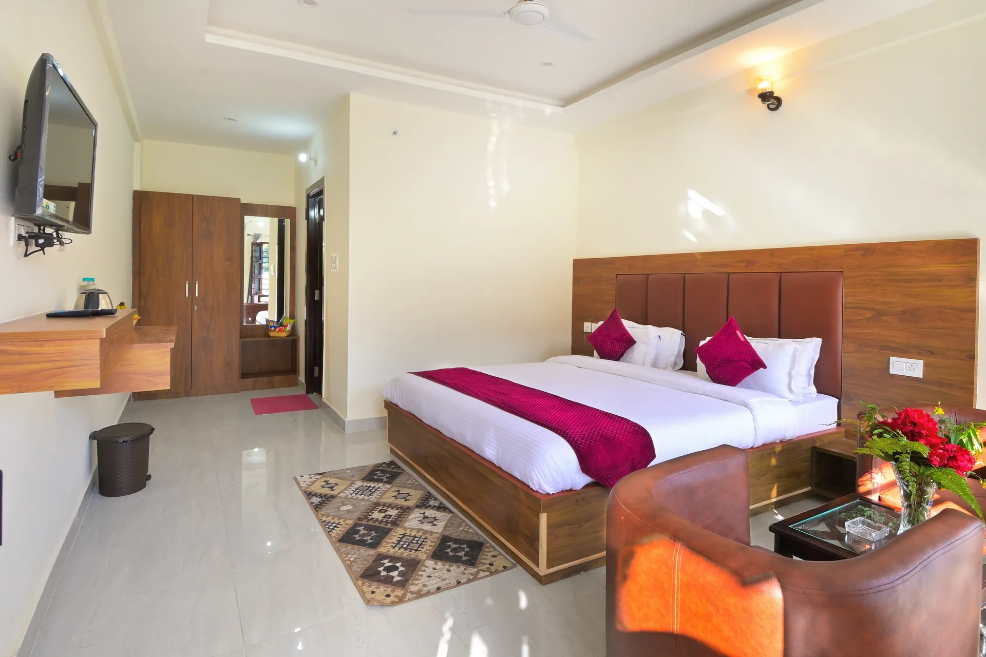 Hotel Dhanolti View by LA Riqueza Room