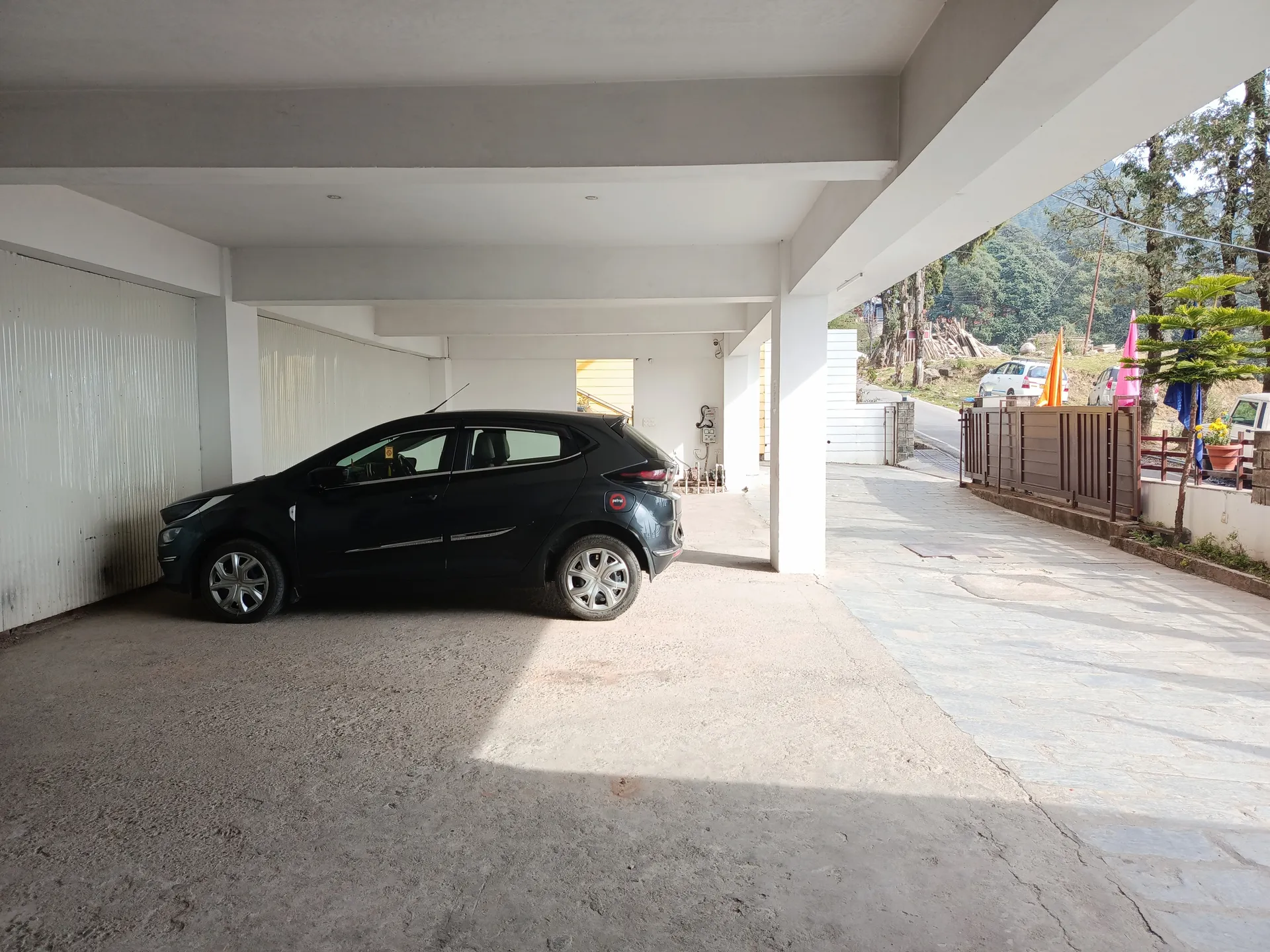 DLS Hotel Shiva Sanctuary and Spa Parking