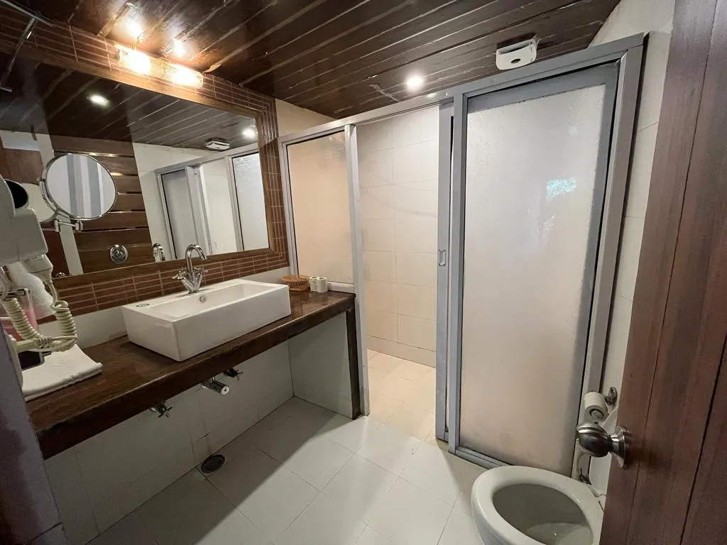 DLS Spring Valley Resort and Spa Washroom