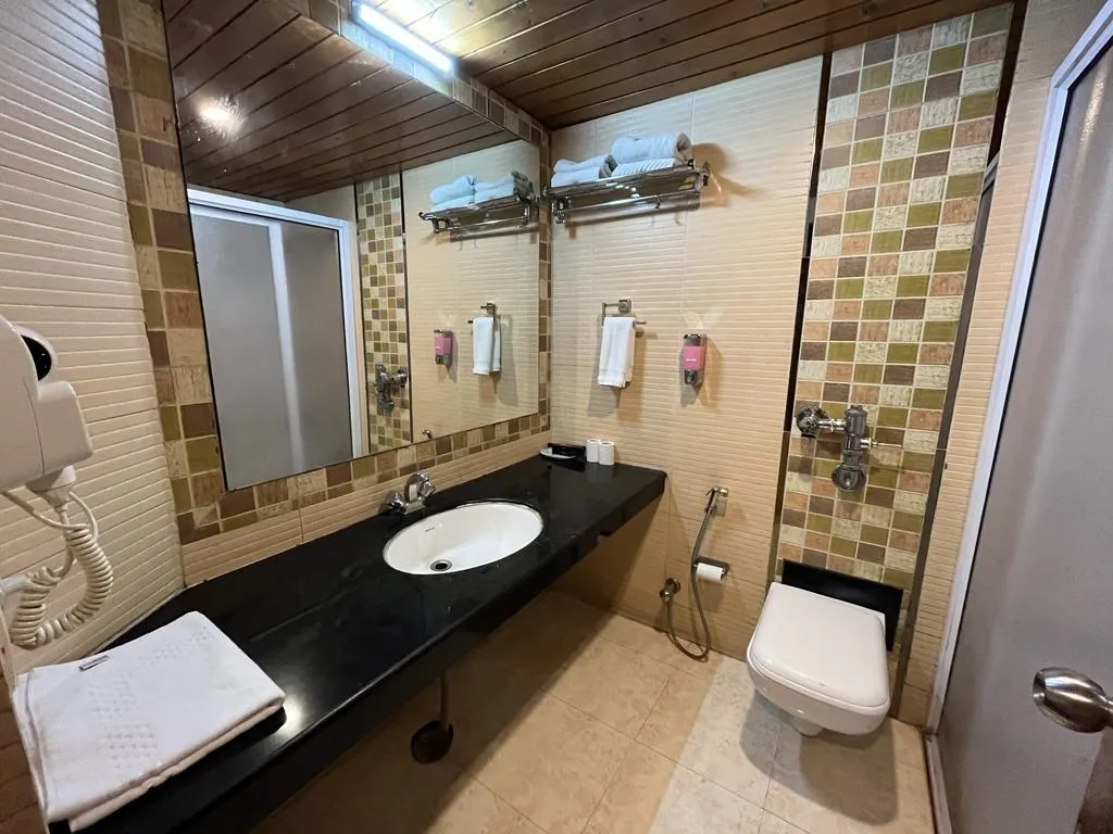 DLS Spring Valley Resort and Spa Washroom
