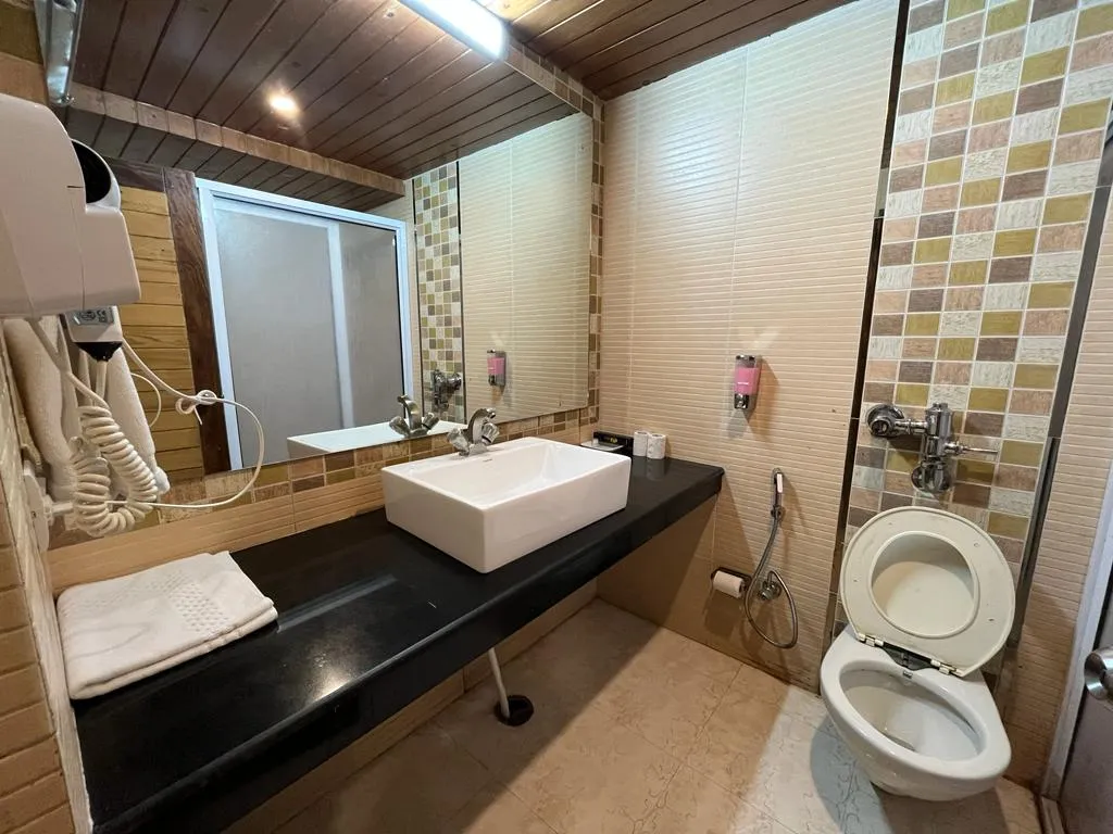 DLS Spring Valley Resort and Spa Washroom