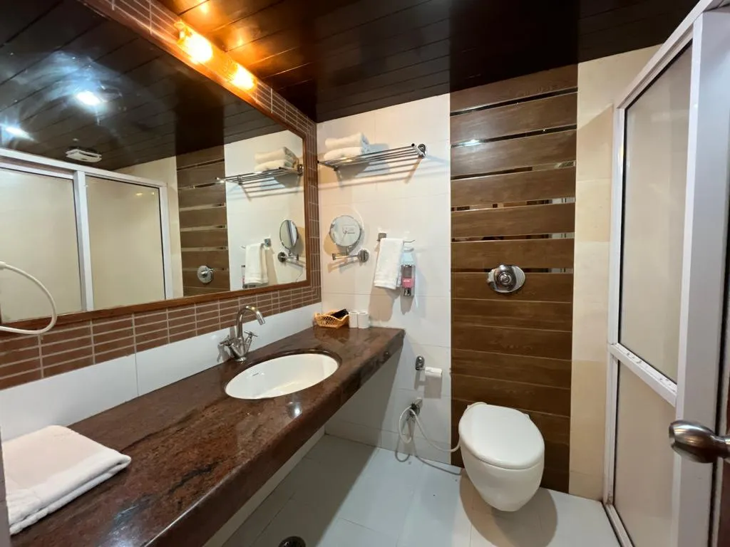 DLS Spring Valley Resort and Spa Washroom