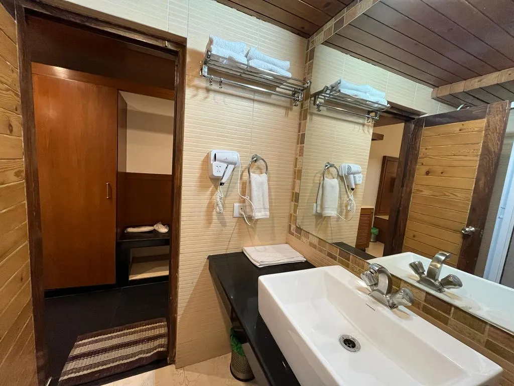DLS Spring Valley Resort and Spa Washroom
