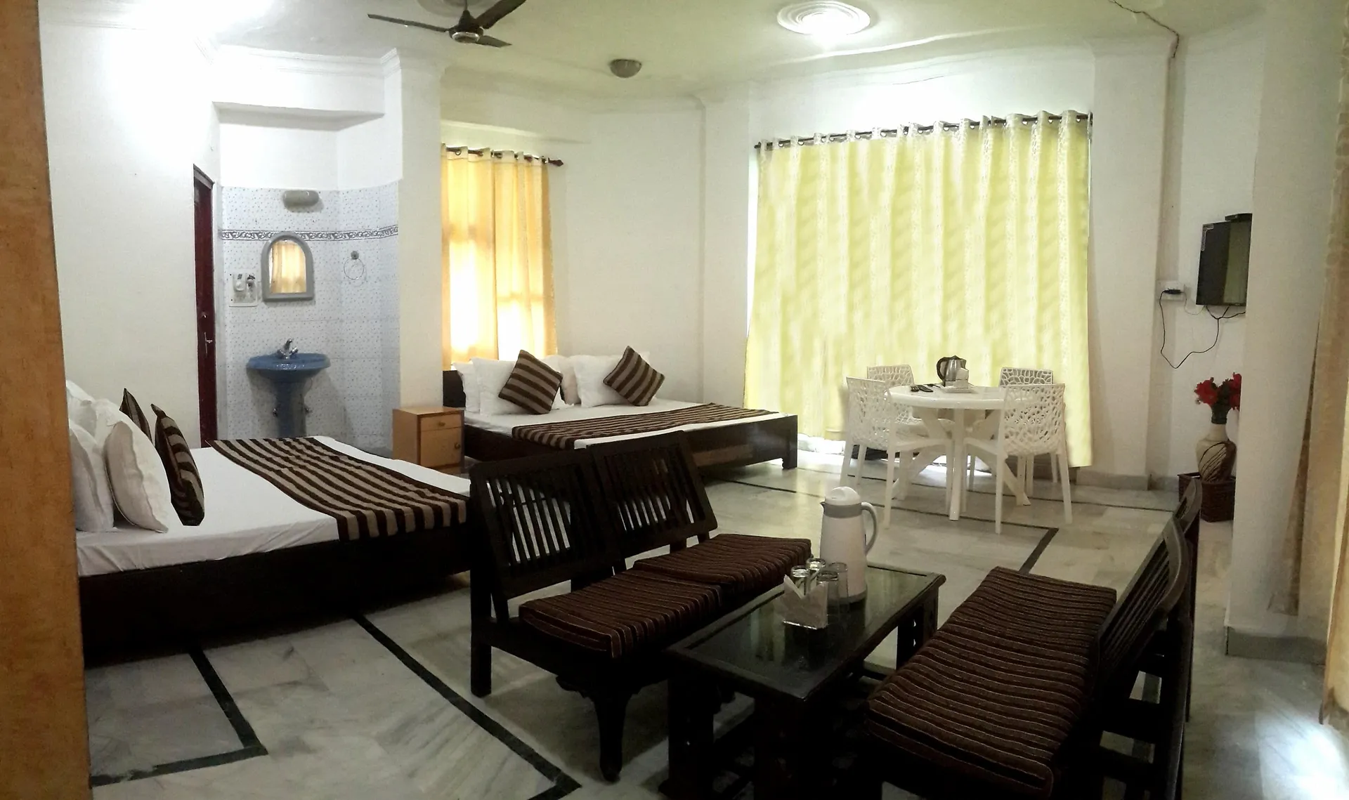 Snow Retreat By DLS Hotels Common Area