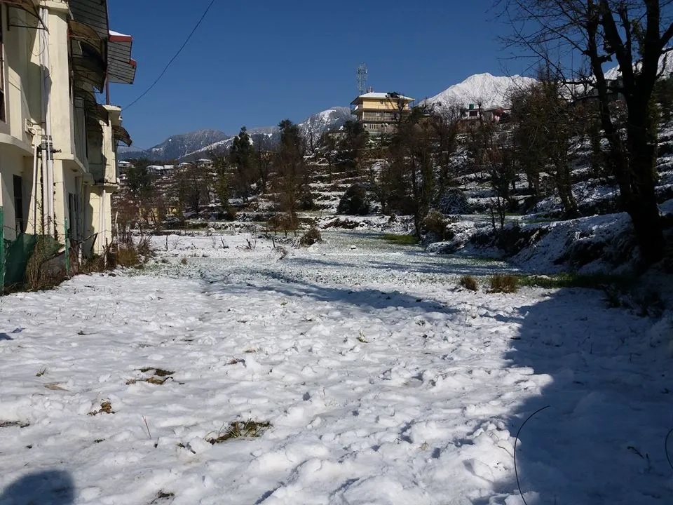 Snow Retreat By DLS Hotels Parking