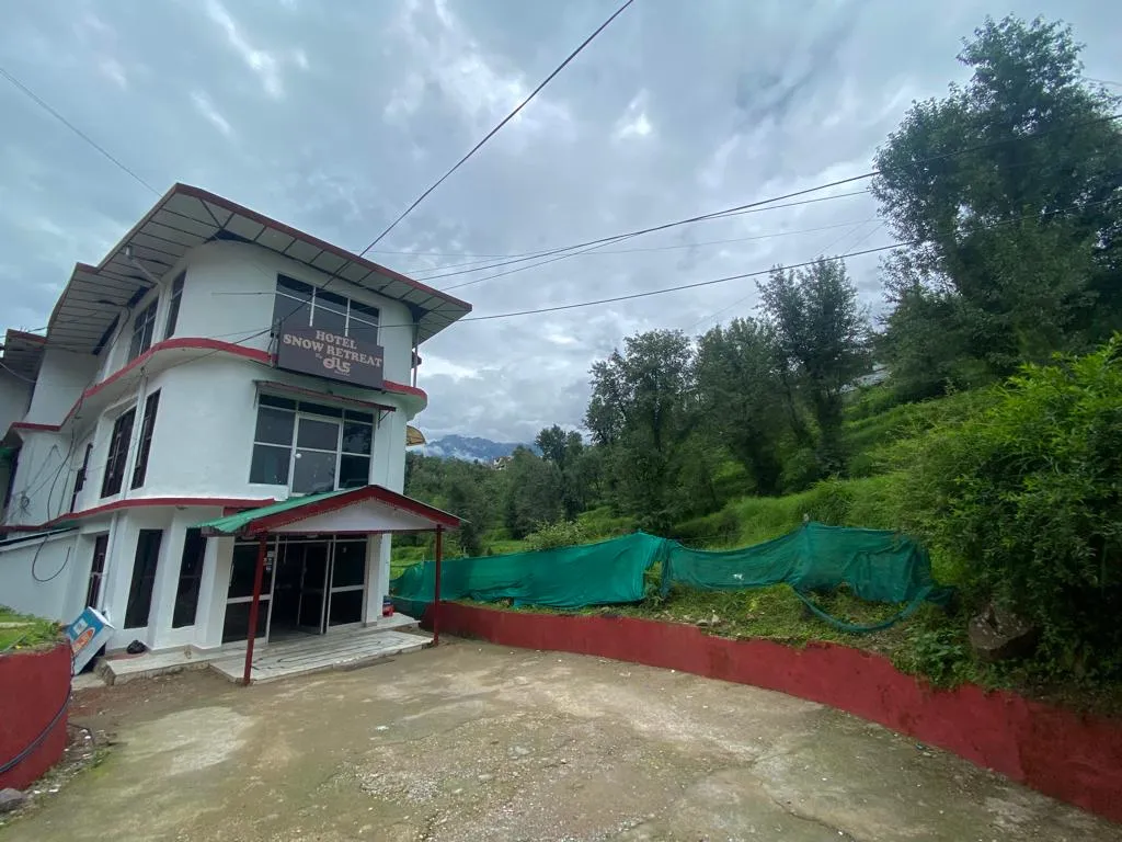 Snow Retreat By DLS Hotels Parking