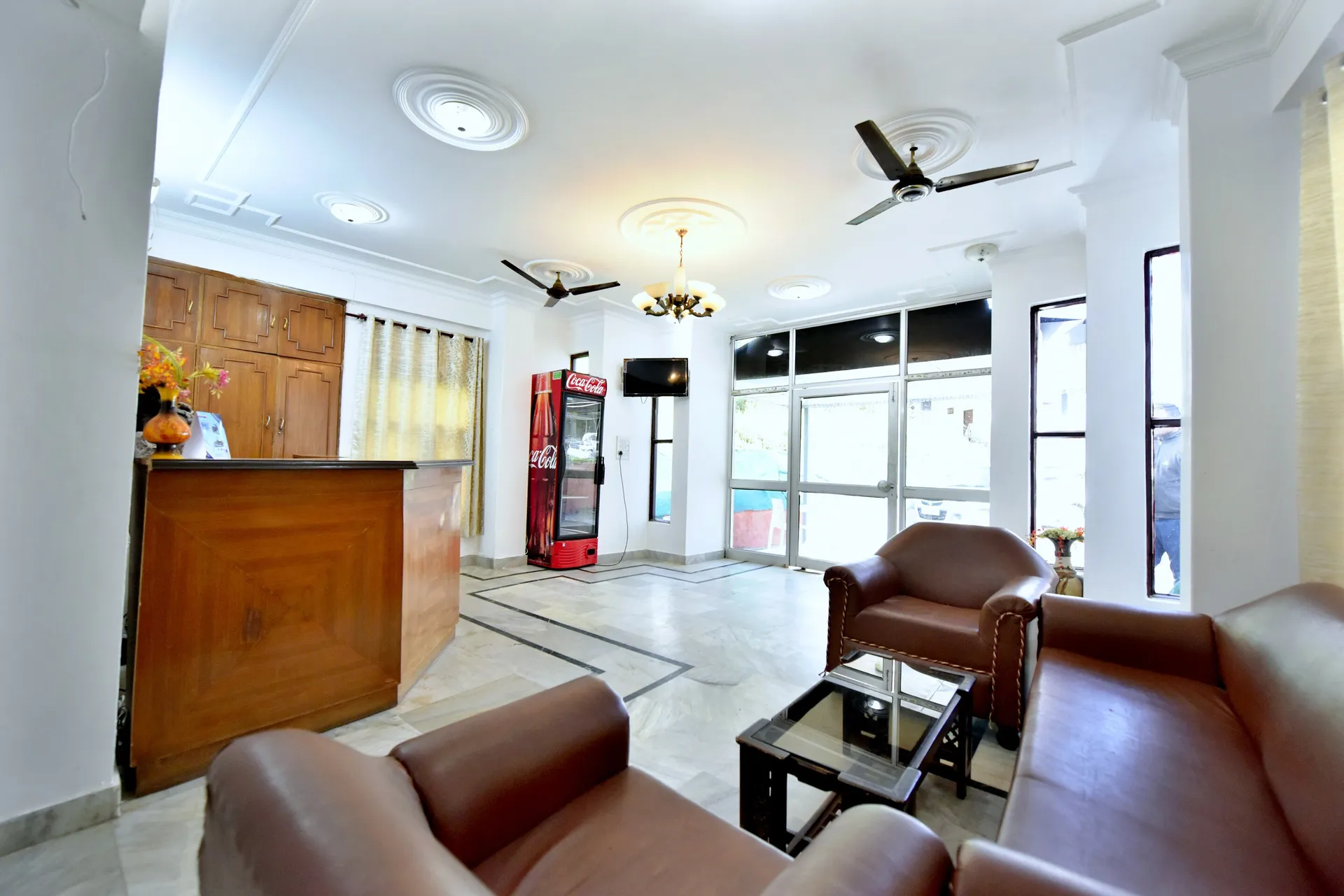 Snow Retreat By DLS Hotels Reception