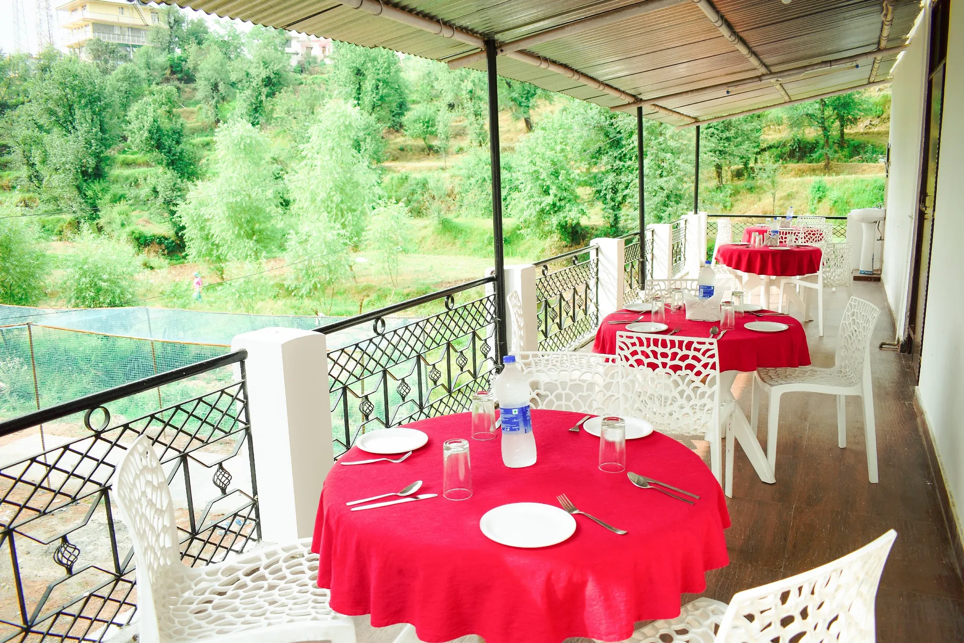 Snow Retreat By DLS Hotels Restaurant