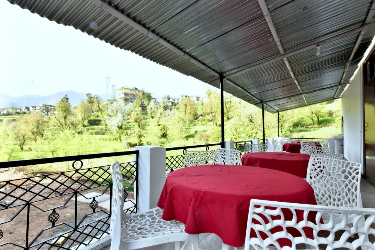 Snow Retreat By DLS Hotels Restaurant