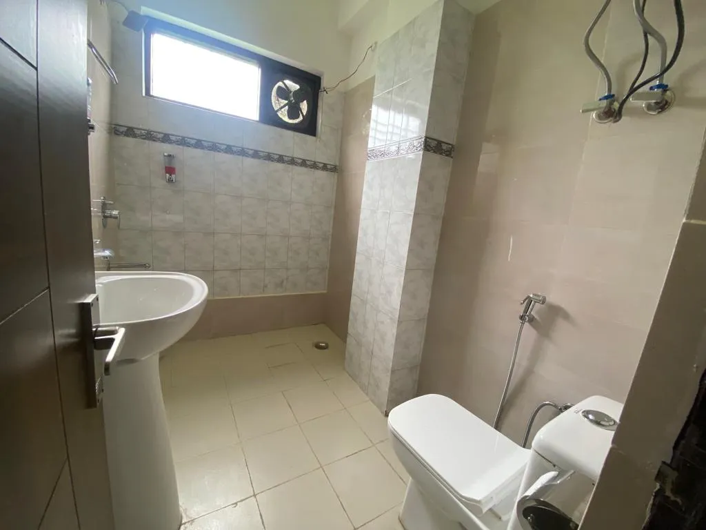 Snow Retreat By DLS Hotels Washroom