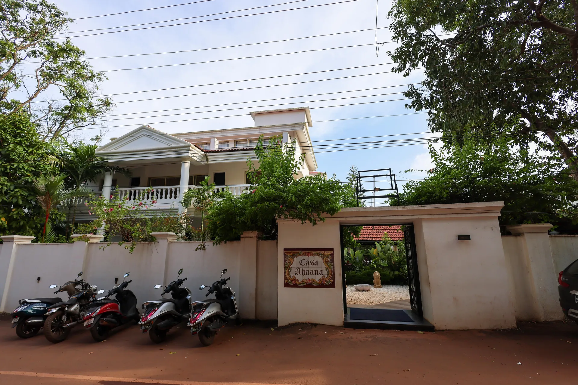 Casa Ahaana Resort Vagator, By Lavin Hotels. Parking