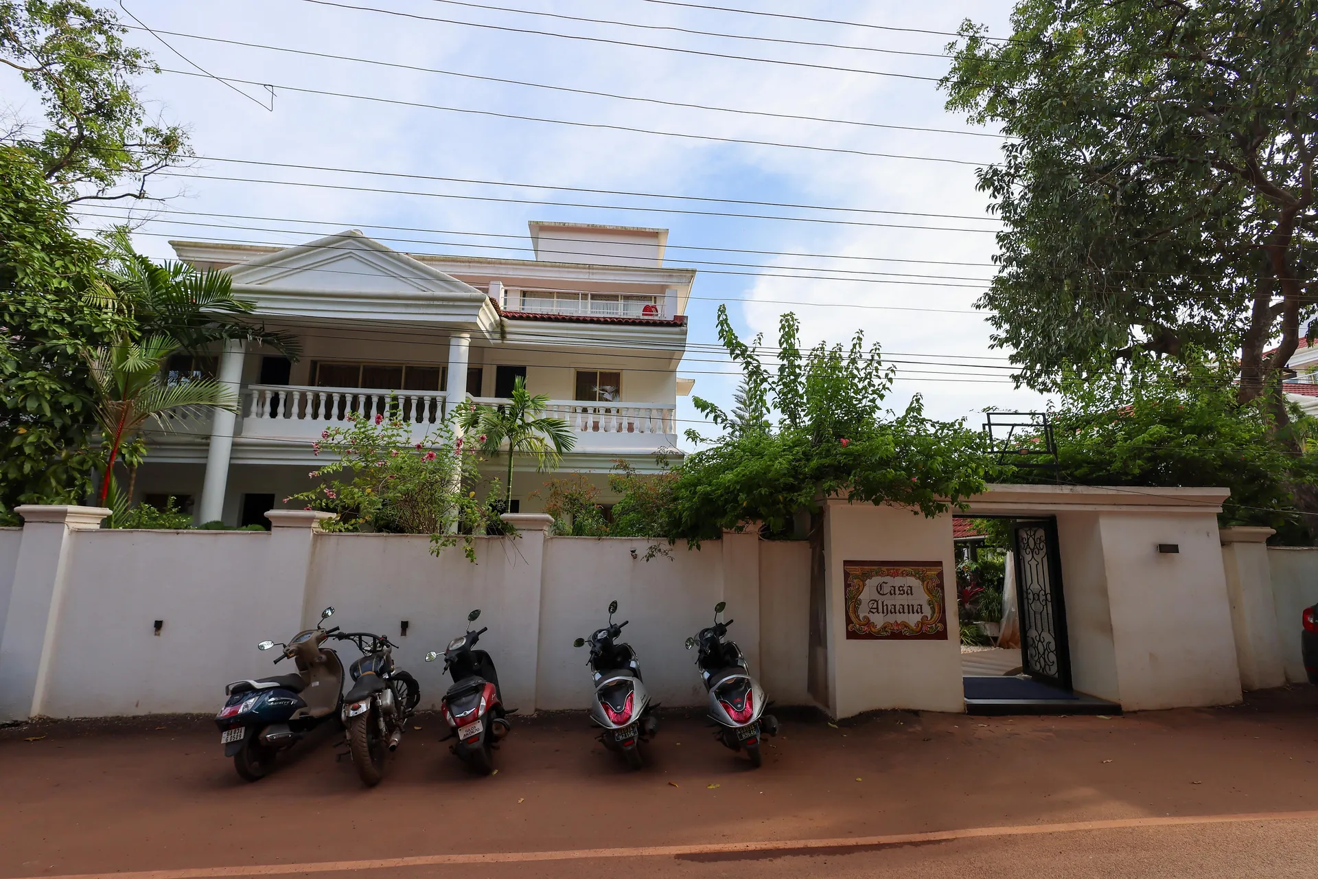 Casa Ahaana Resort Vagator, By Lavin Hotels. Parking