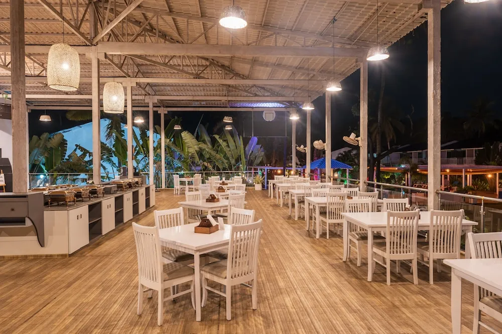 Foxoso LA Beach Resort Common Area