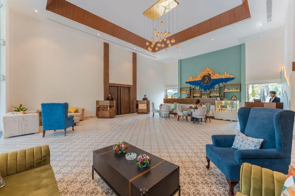 Foxoso LA Beach Resort Common Area