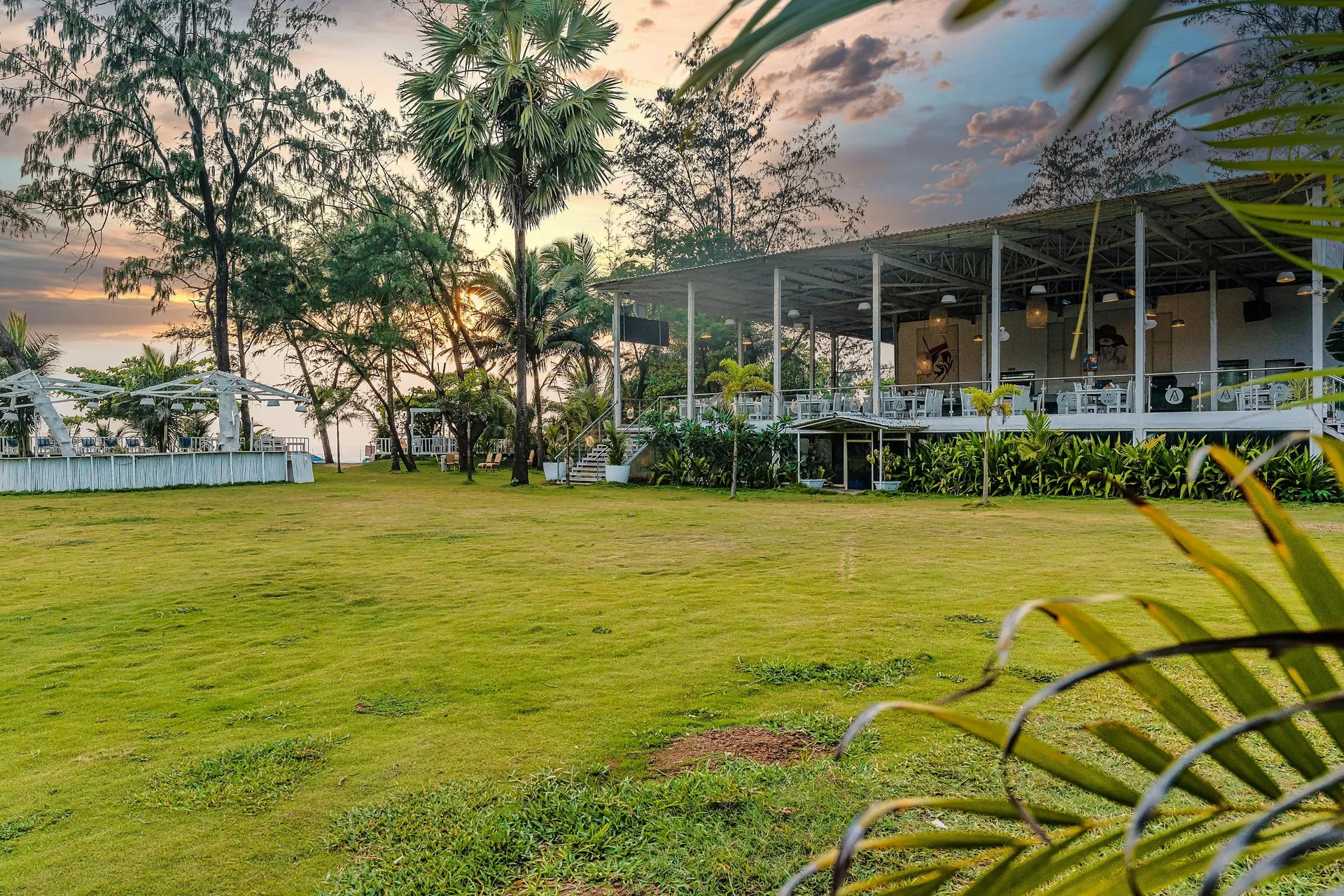 Foxoso LA Beach Resort Garden