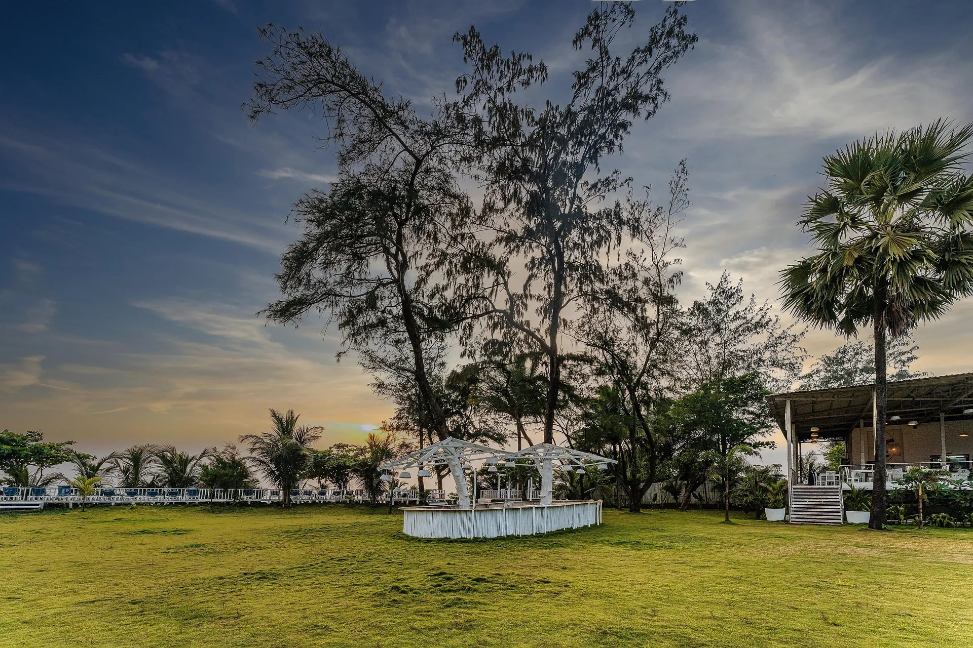 Foxoso LA Beach Resort Garden