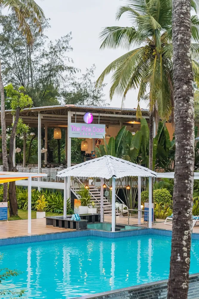 Foxoso LA Beach Resort Outdoors