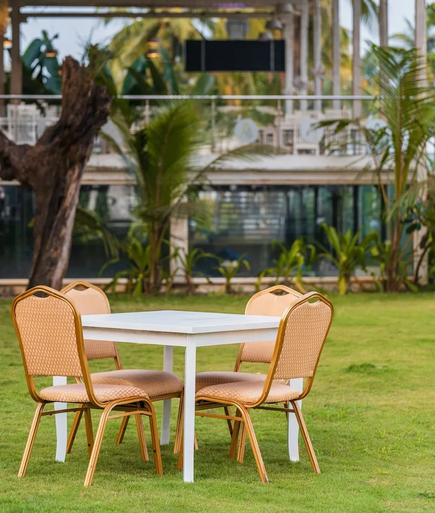 Foxoso LA Beach Resort Outdoors