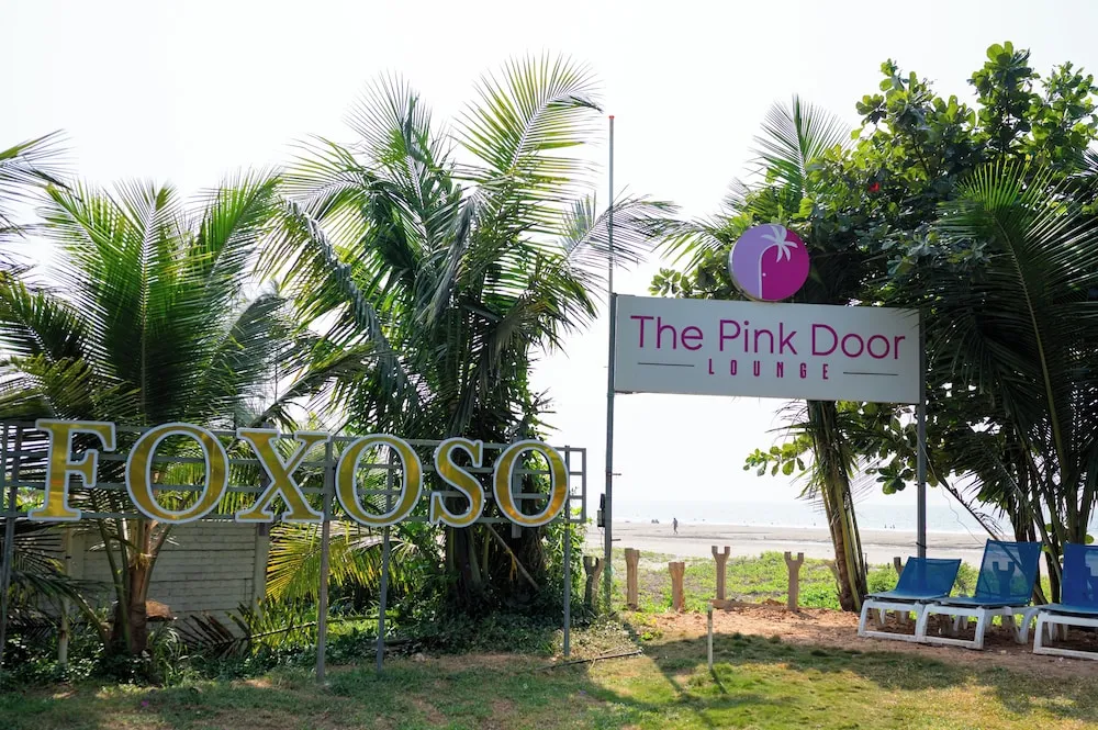 Foxoso LA Beach Resort Outdoors