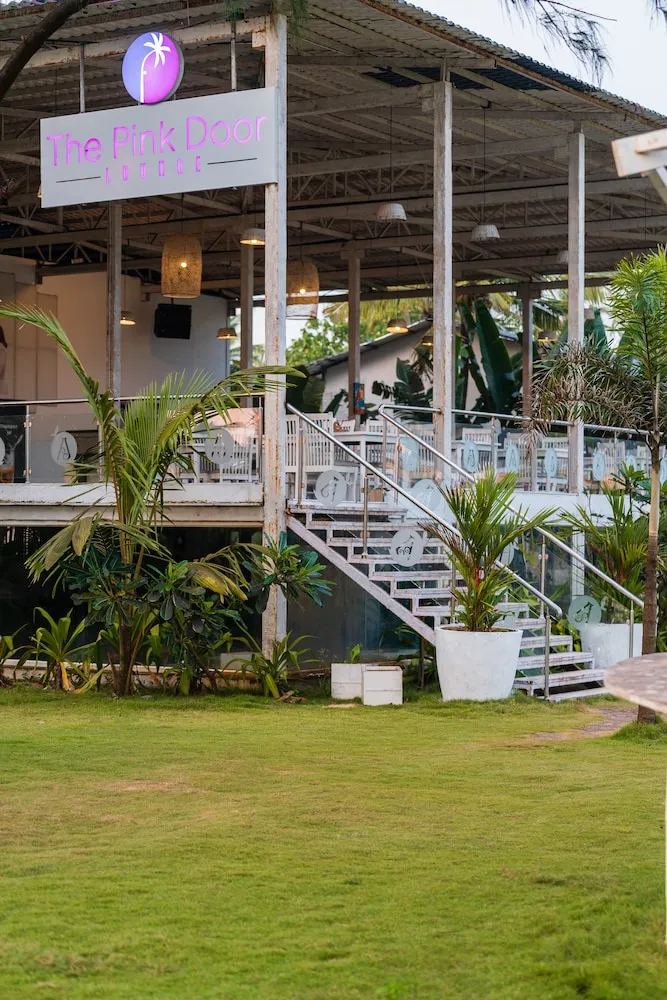 Foxoso LA Beach Resort Outdoors