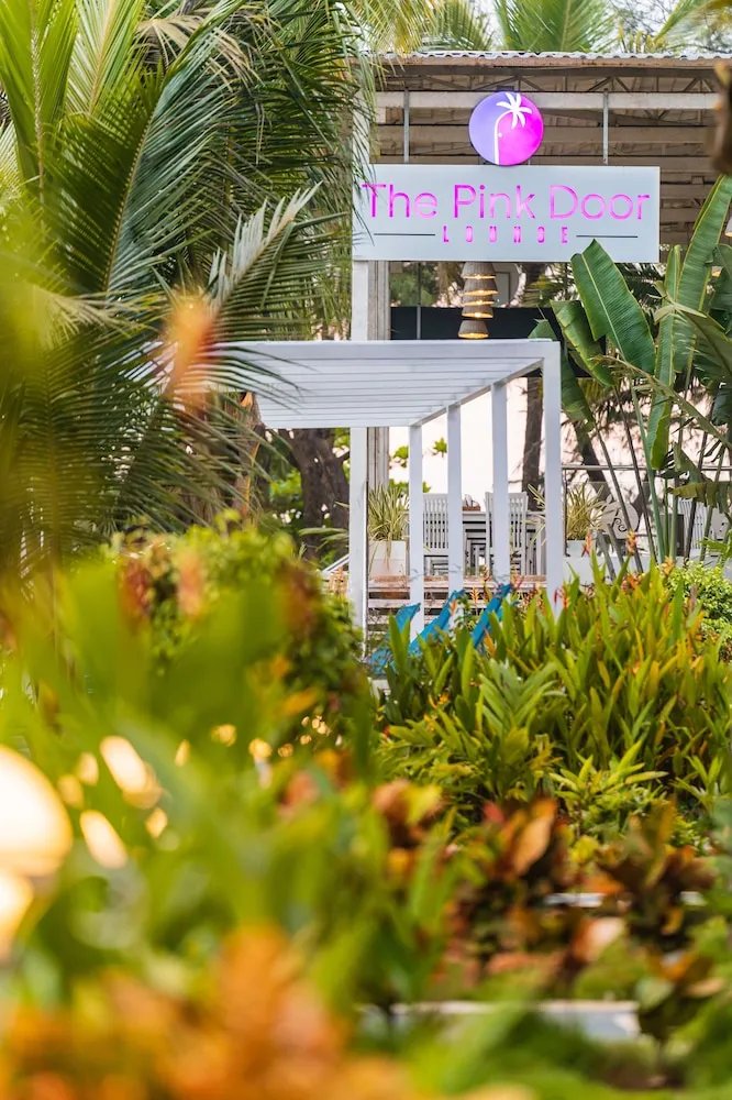 Foxoso LA Beach Resort Outdoors