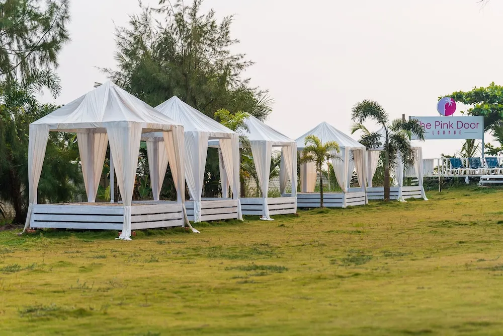 Foxoso LA Beach Resort Outdoors