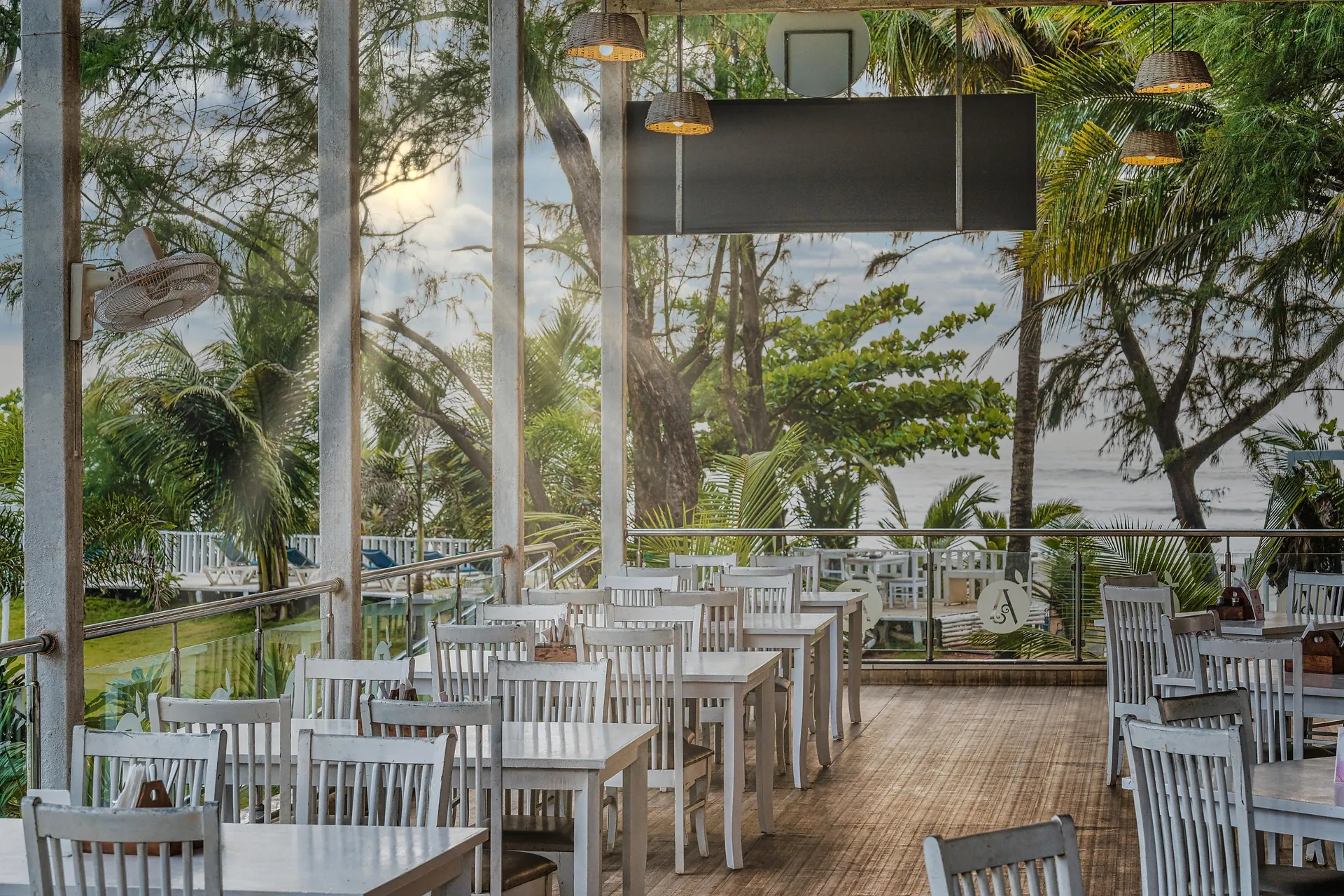 Foxoso LA Beach Resort Restaurant