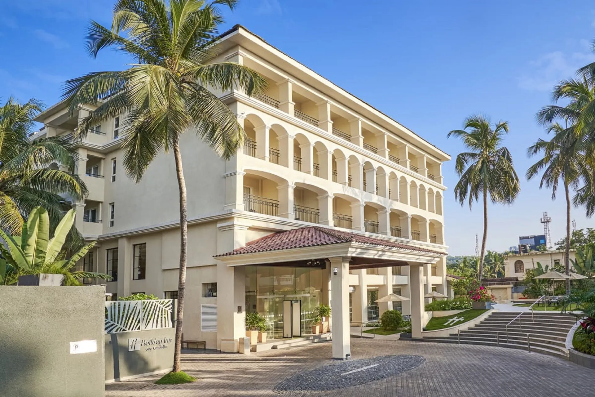 Holiday Inn Goa, Candolim Facade