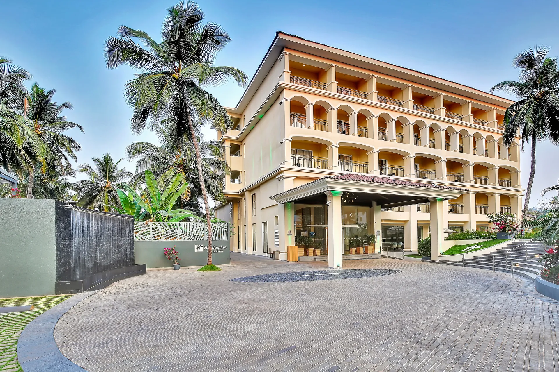 Holiday Inn Goa, Candolim Facade