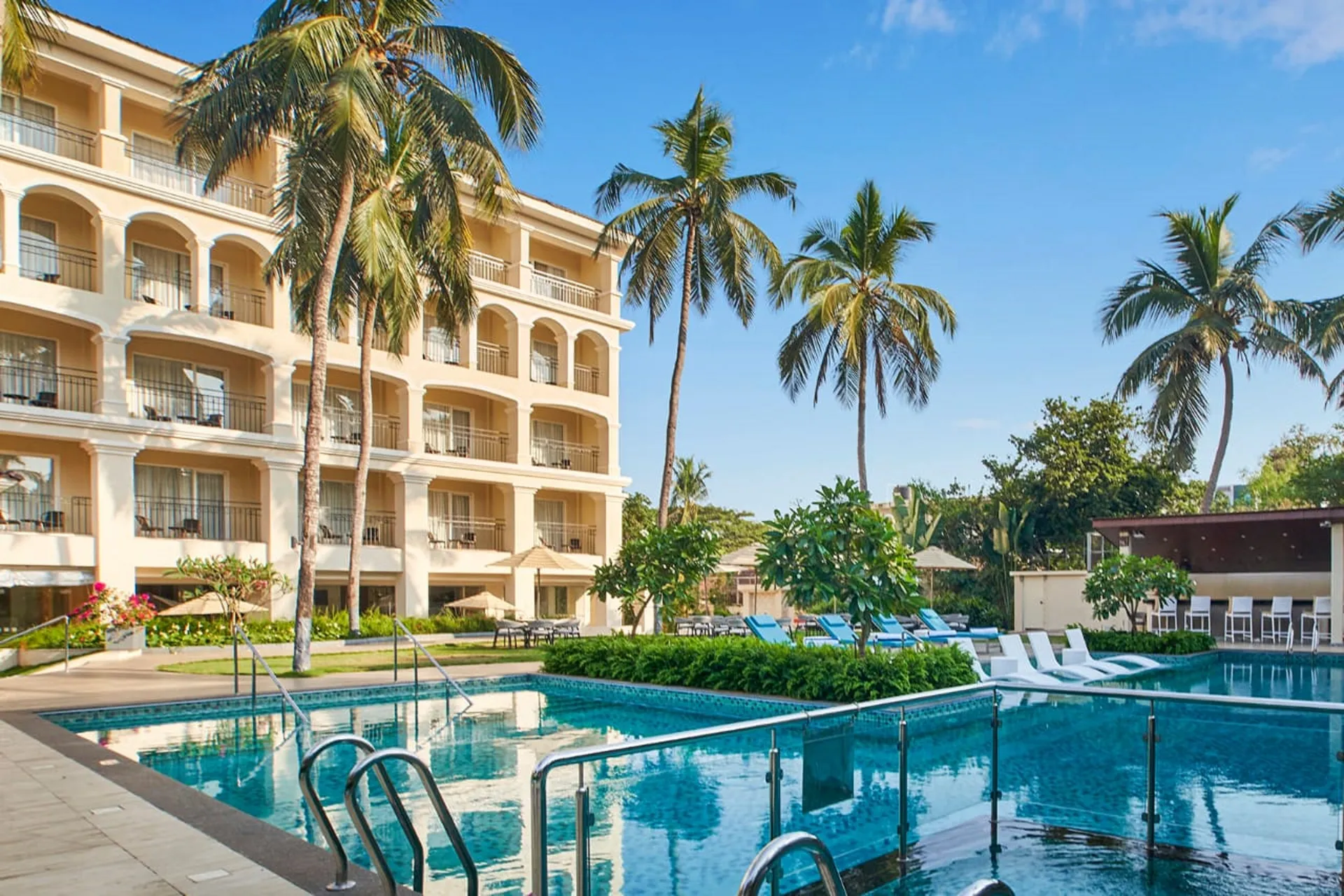 Holiday Inn Goa, Candolim Swimming Pool