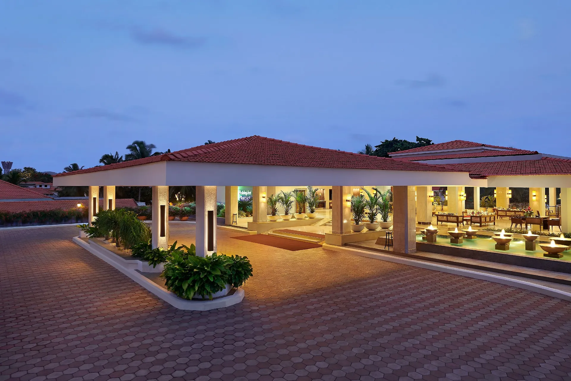Holiday Inn Resort Entrance