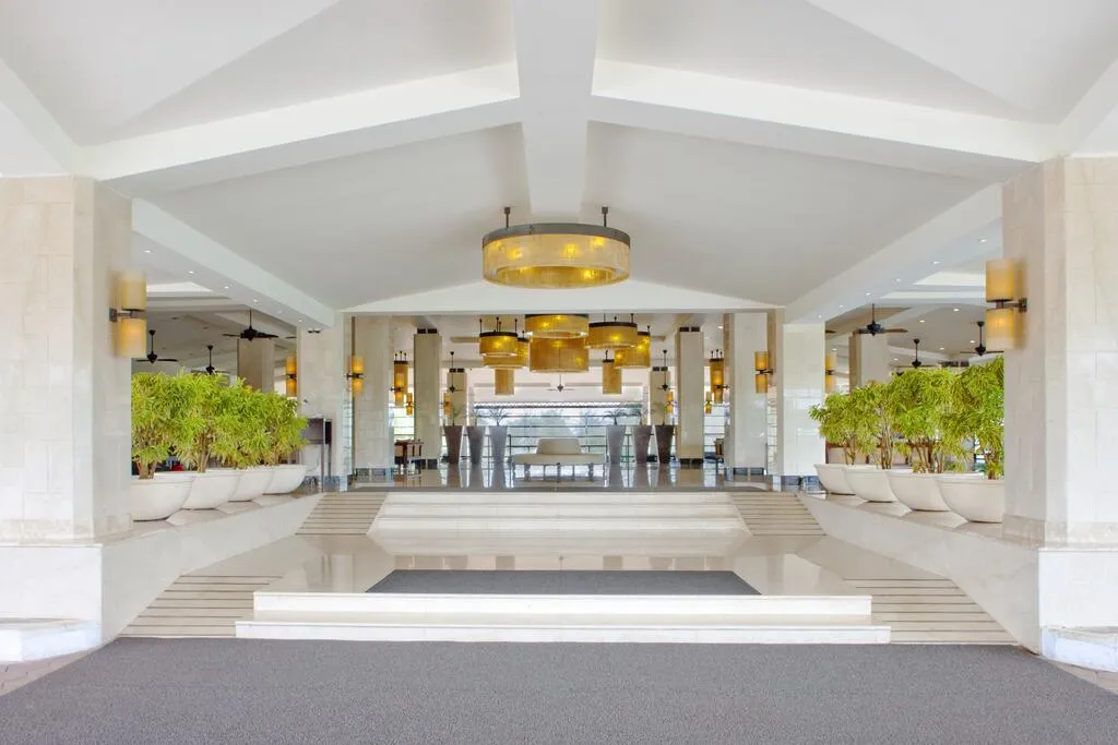 Holiday Inn Resort Entrance