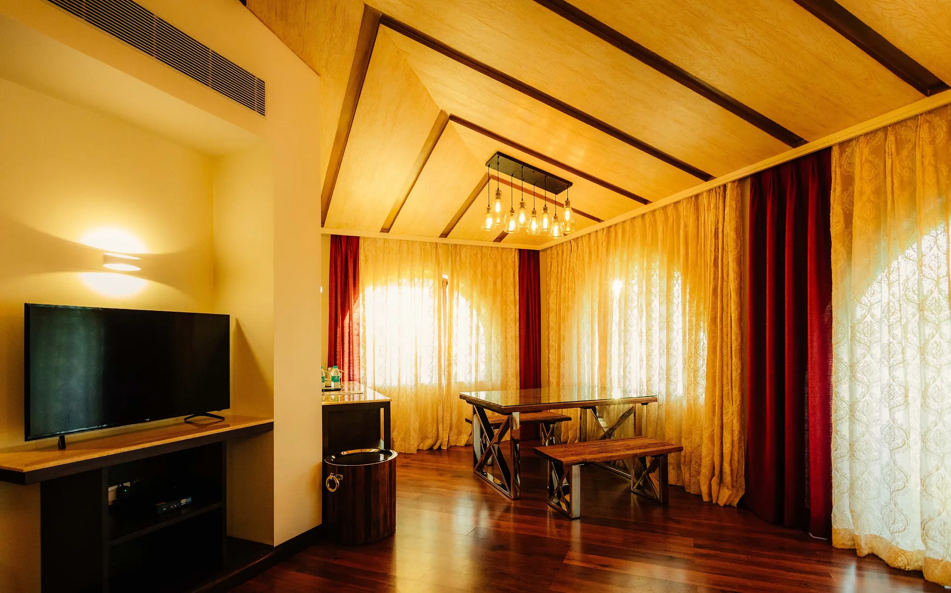 Holiday Inn Resort Room