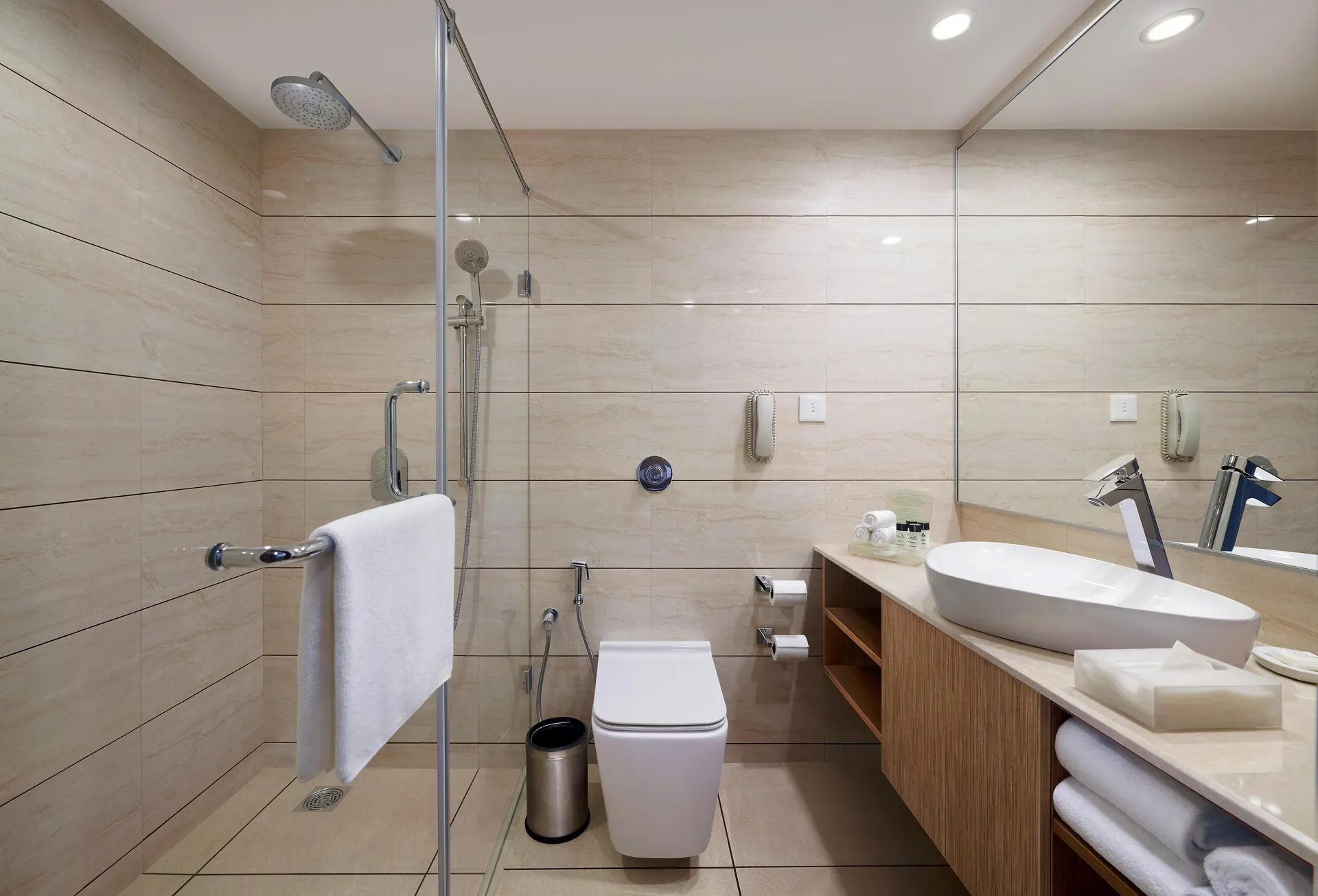 Holiday Inn Resort Washroom