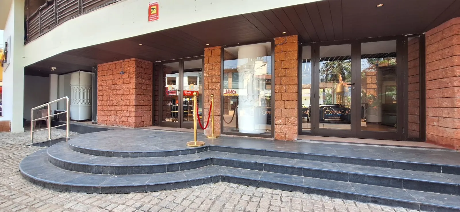 LA CALYPSO BEACH RESORT Entrance