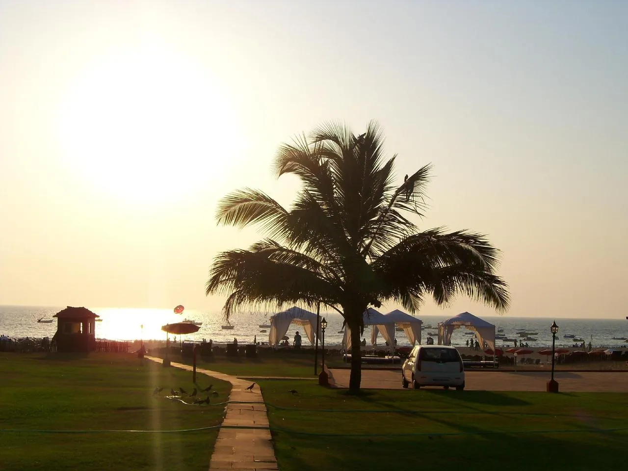 LA CALYPSO BEACH RESORT Outdoors