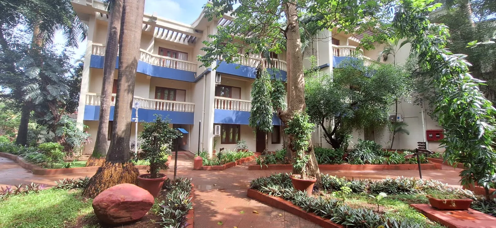 LA CALYPSO BEACH RESORT Outdoors