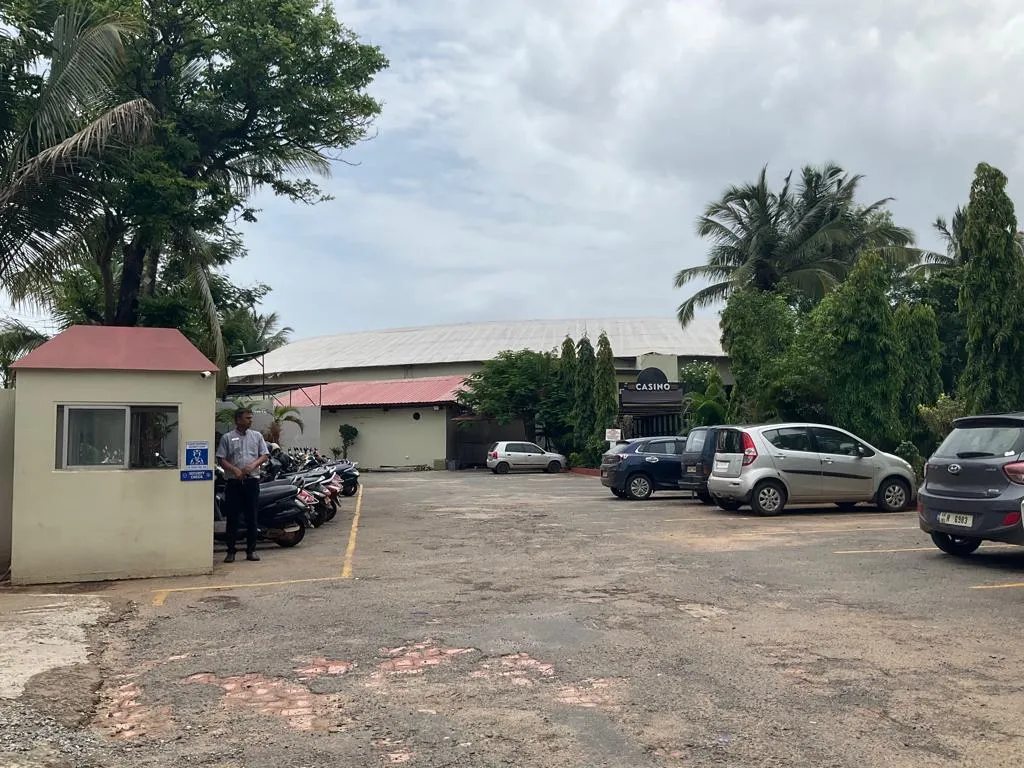 LA CALYPSO BEACH RESORT Parking
