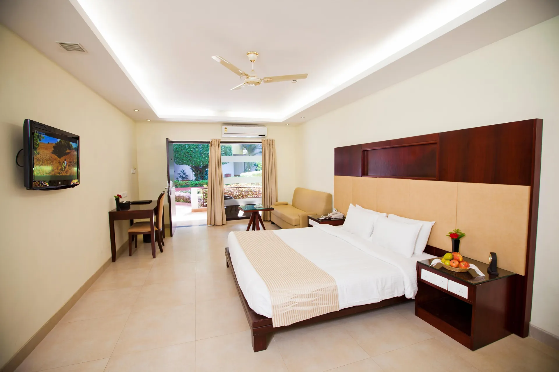 LA CALYPSO BEACH RESORT Room