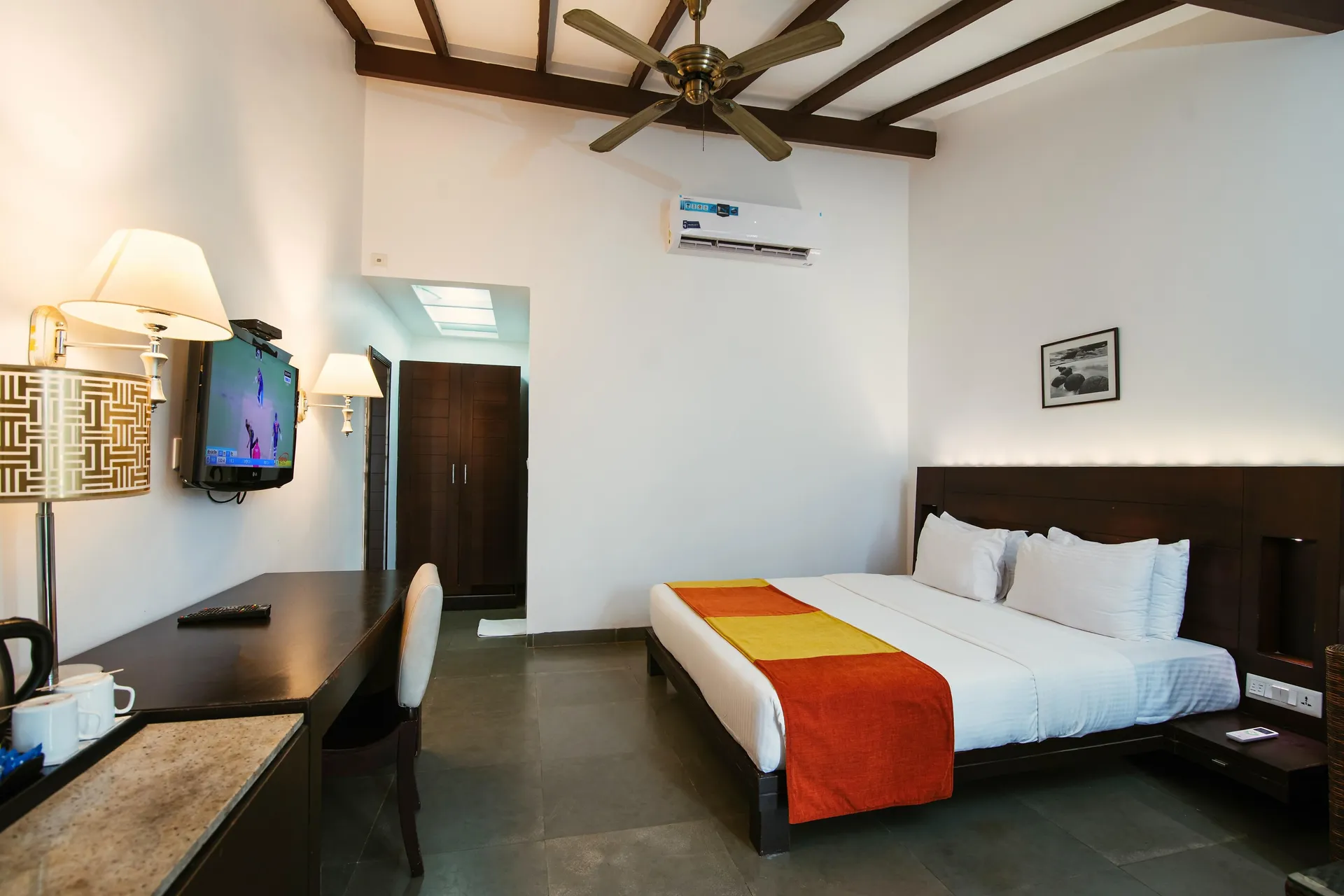 LA CALYPSO BEACH RESORT Room