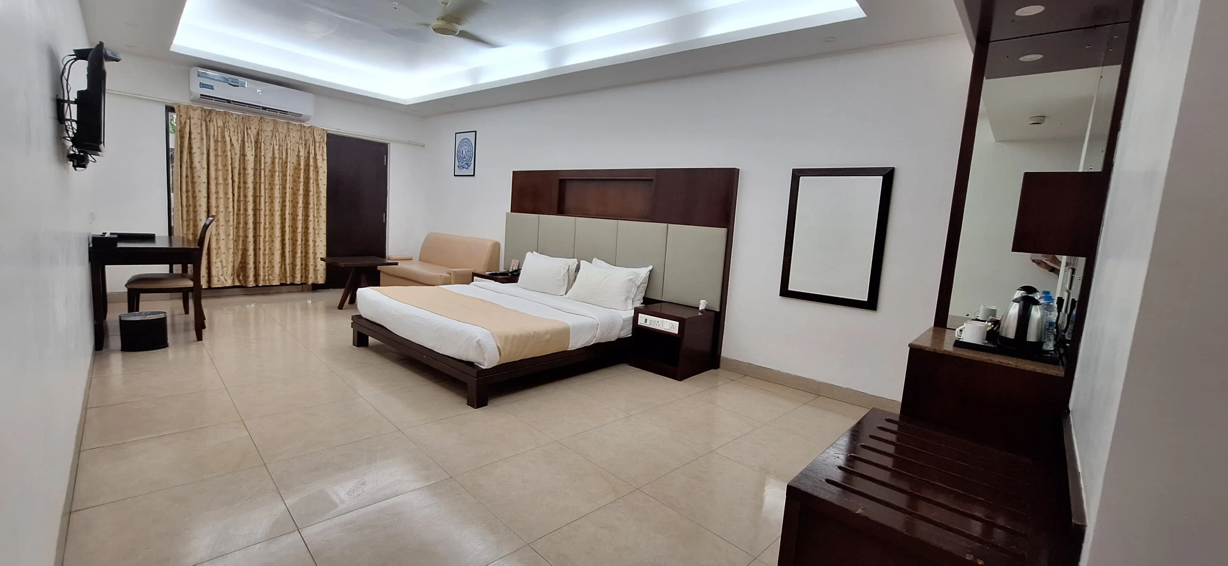 LA CALYPSO BEACH RESORT Room