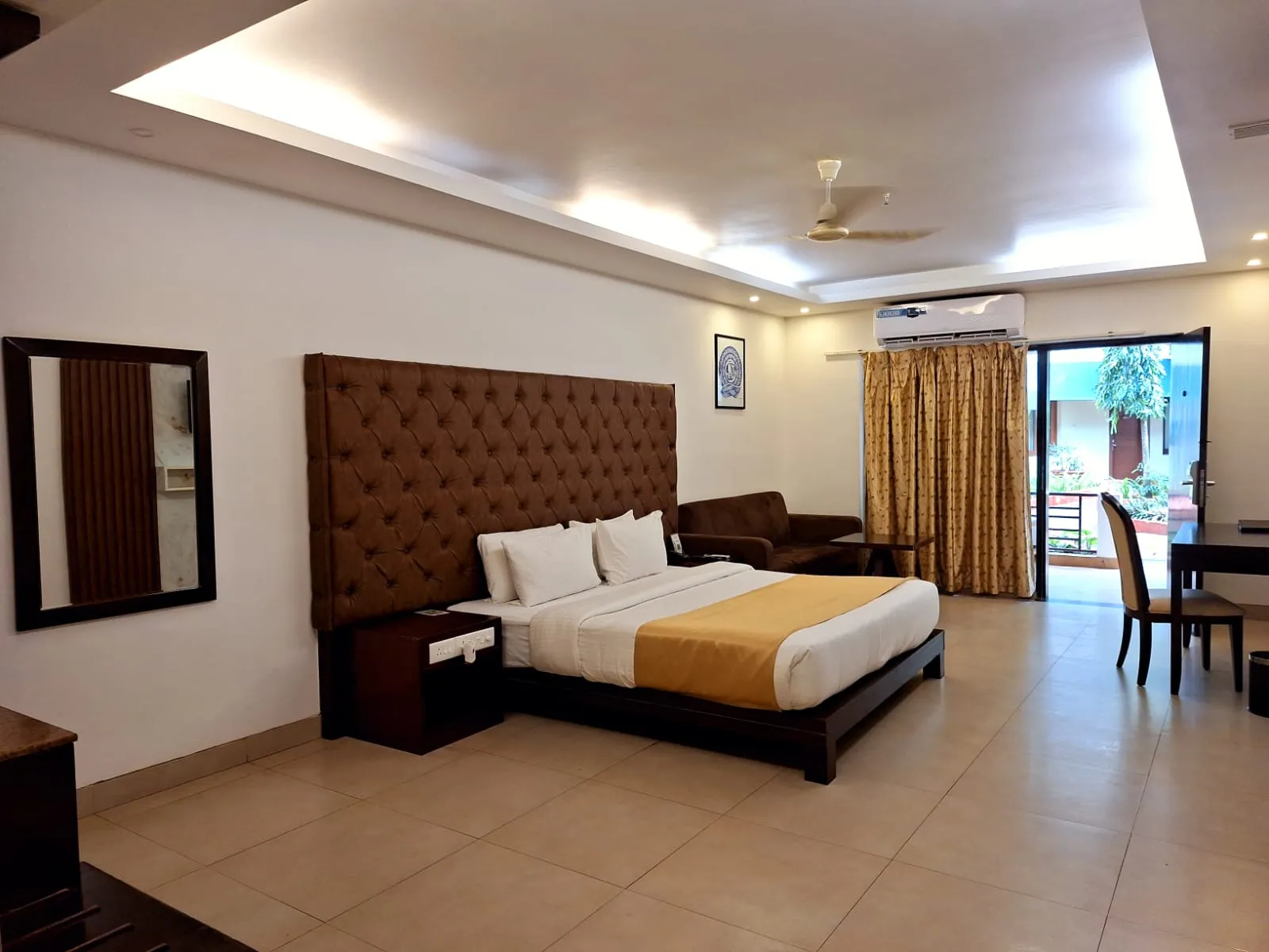 LA CALYPSO BEACH RESORT Room