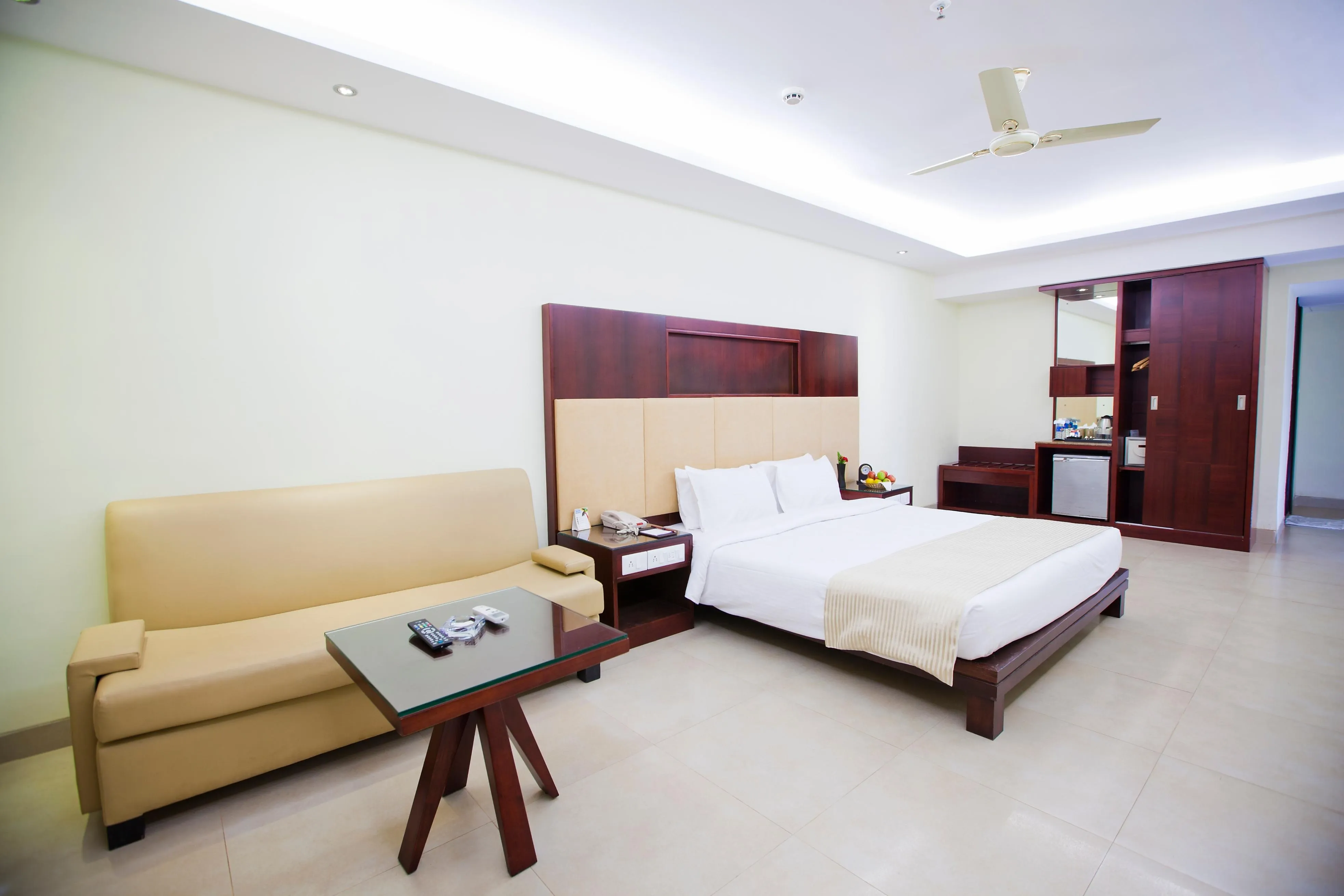 LA CALYPSO BEACH RESORT Room