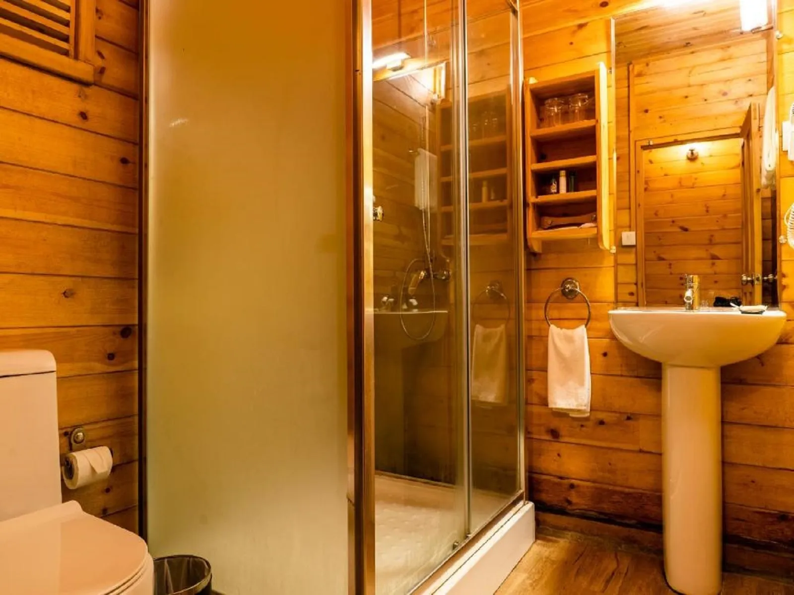 LA CALYPSO BEACH RESORT Washroom